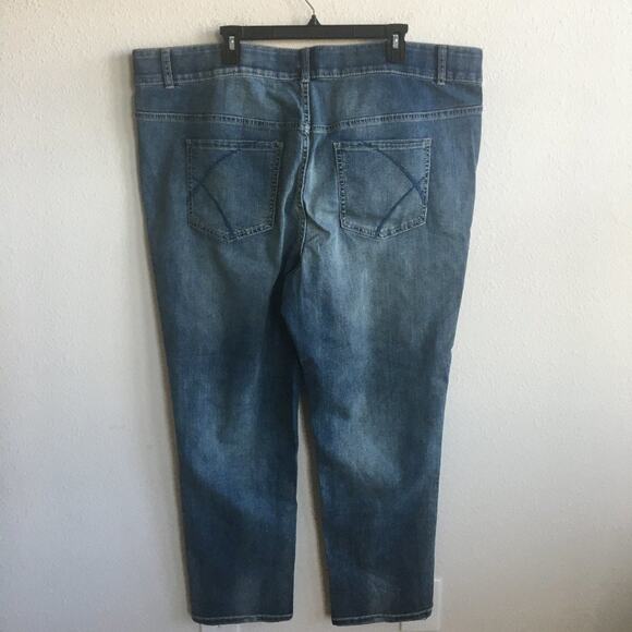 Lane Bryant Medium Wash Straight Leg Fit Jeans 26 - Picture 9 of 12